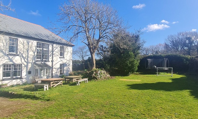 Mullion House | Spacious Period Home Steps from the Beach - Ideal for Families