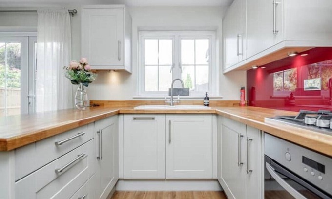 Sunningdale House | Stylish 3 Bed Semi with Garden and Parking in Sunningdale