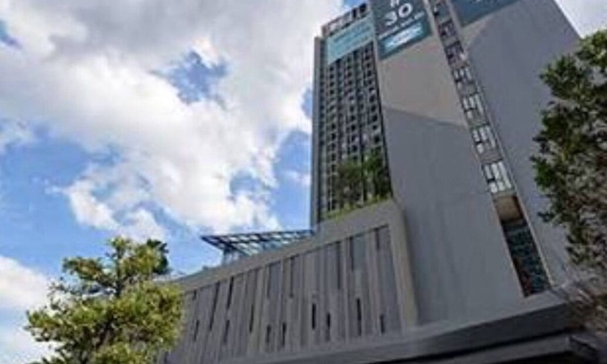 Huai Khwang Condo | Immaculate 1-Bedroom Apartment with Pool near Thonglor
