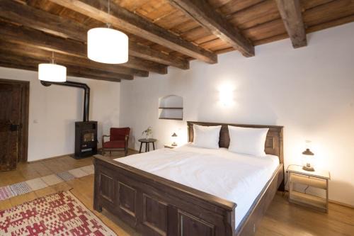 Chirpar House | Pet-Friendly Veseud11: Guest Rated 10/10 with Breakfast & More