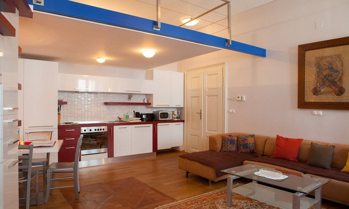 Ljubljana City Centre Apartment | Vesna Tour As: Prime 1BR Apartment with Free AC & WiFi