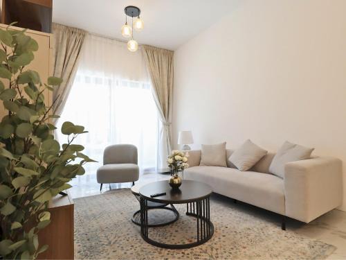 Business Bay Apartment | VESTA - Dubai Residence: Top-Rated Stay with Pool & Pets