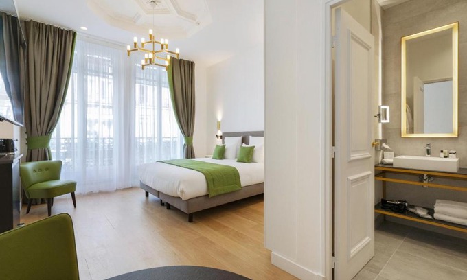 Champs-Elysees Hotel | Elegant Stay at Vestay Montaigne with Breakfast & Family Focus