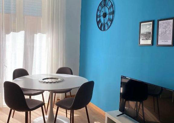 Vomero Apartment | Guest Rated 9.8: Family-Friendly Stay at Vesuvia