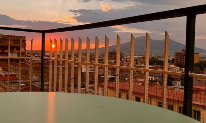Angri Apartment | Scenic Vesuvius View House with Breakfast Near Pompeii