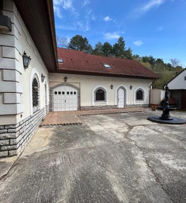 Veszprem House | Explore Veszprémvölgyi Kúria: Family & Pet Friendly Retreat