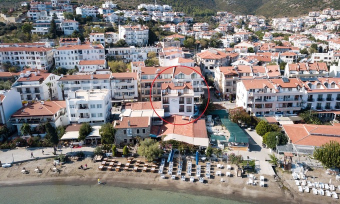Datca City Center Apartment | Discover Veziroglu Apart: Family-Friendly with Breakfast Included