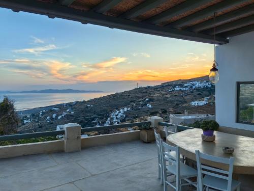 Tinos House | Inviting Vgena's House: Family-Friendly Retreat in Dio Choria