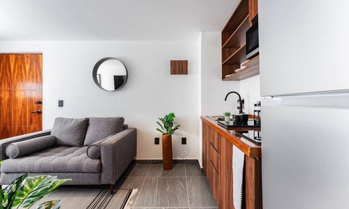 Santa Maria la Ribera Apartment | Cozy Single Apartment in Sta Ma la Ribera with Gym Access