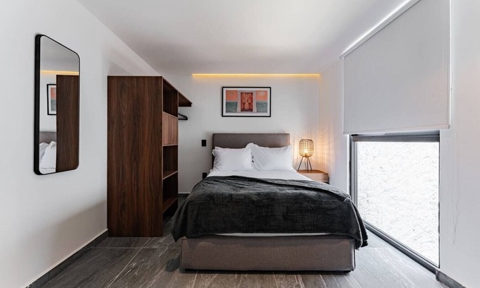 Santa Maria la Ribera Apartment | Stylish 1BR Retreat with Gym & WiFi in Sta Ma la Ribera