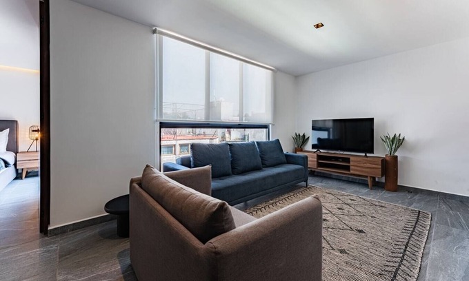 Santa Maria la Ribera Apartment | Cozy Apartment with Sofa Bed in Sta Ma la Ribera