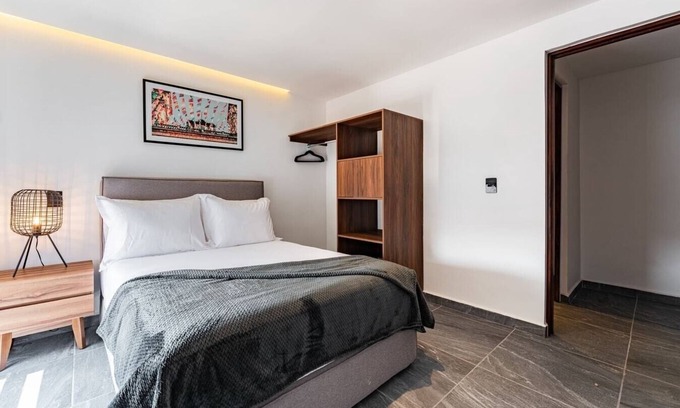 Santa Maria la Ribera Apartment | Relax at VH | Rooftop Retreat in Sta Ma la Ribera