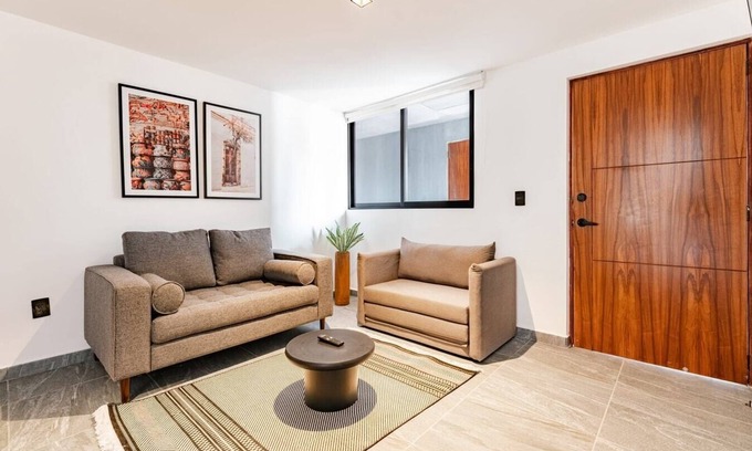 Santa Maria la Ribera Apartment | Comfortable Stay at Sta Ma la Ribera Apt with Gym Access