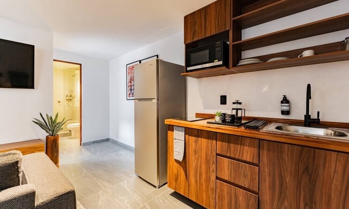 Santa Maria la Ribera Apartment | Stylish Apartment in Santa Maria la Ribera with Gym & WiFi
