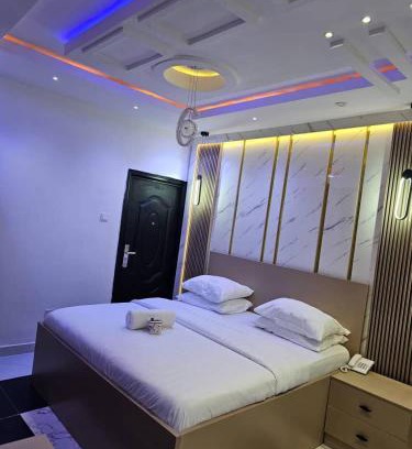 Lagos Hotel | VHS Vinchee Suites: Family-Friendly 4-Star Getaway