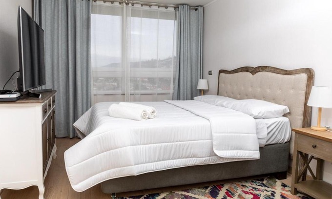 Vina del Mar Apartment | Viña Retreat: 4-Star Getaway with Pool & Pet-Friendly Perks