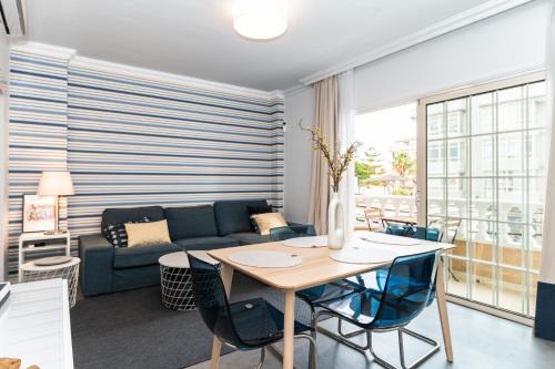 Las Galletas Apartment | Viña Vieja: Just Steps from the Beach with Ocean Views