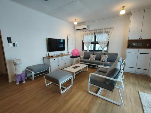 Miri House | Vi Homestay - Luak