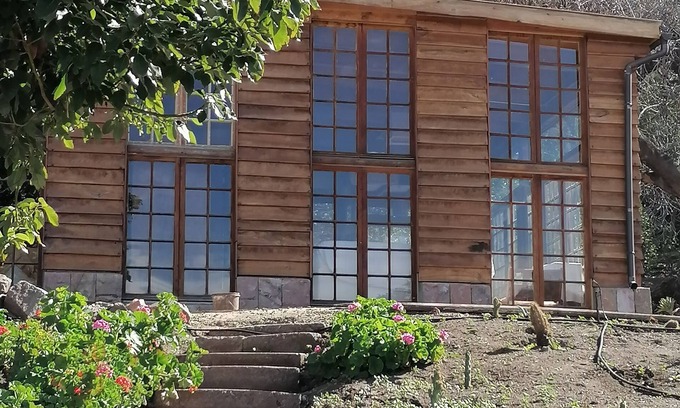 San Felipe Hotel | Experience Comfort at Via Aconcagua Lodge with Pool & Pets