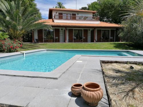 Biscarrosse Bed & Breakfast | Elegant Via Bahia - Oceanfront Retreat with Pool & Dining