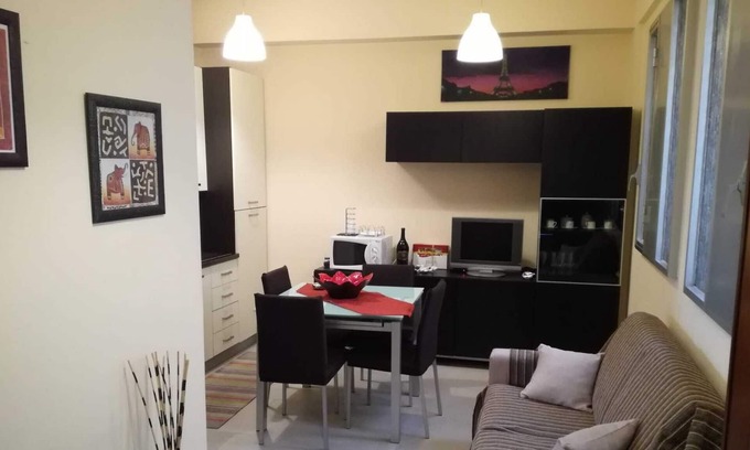 Messina Apartment | Via Dogali center two-room apartment in Piazza Cairoli