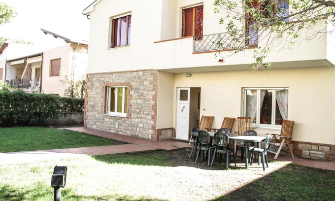 Marina di Castagneto Carducci Apartment | VIA DELLA SOGLIOLA: Family-Friendly Escape with Kitchen Amenities