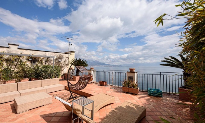 Posillipo Apartment | Discover Via Posillipo 335: Family-Friendly Getaway in Naples
