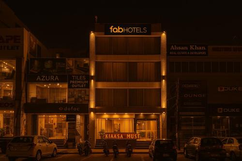 Okhla Hotel | Budget-Friendly Stay at FabExpress The Paradise Hotel