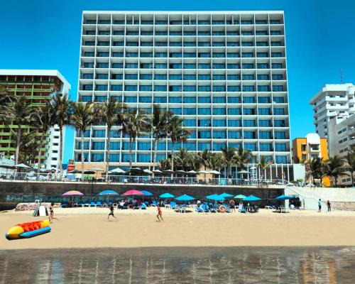 Zona Dorada Hotel | Discover Viaggio Resort Mazatlán with Oceanfront Views