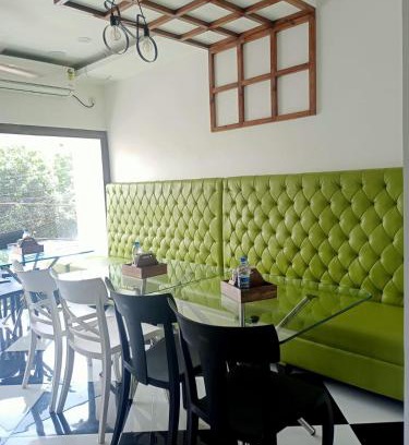Paltan Bazaar Hotel | Affordable Comfort at VIAN INN with Breakfast Included