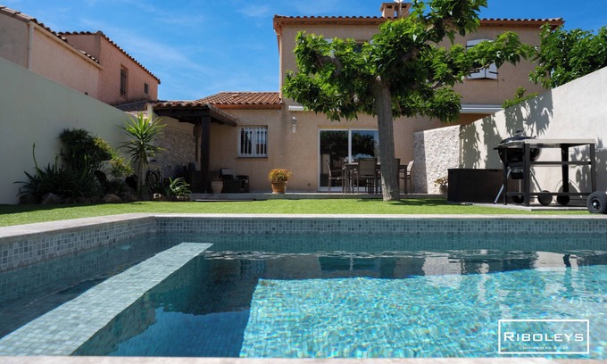 Vias Villa | Villa Vias Plage: Private Pool & Oceanfront Views