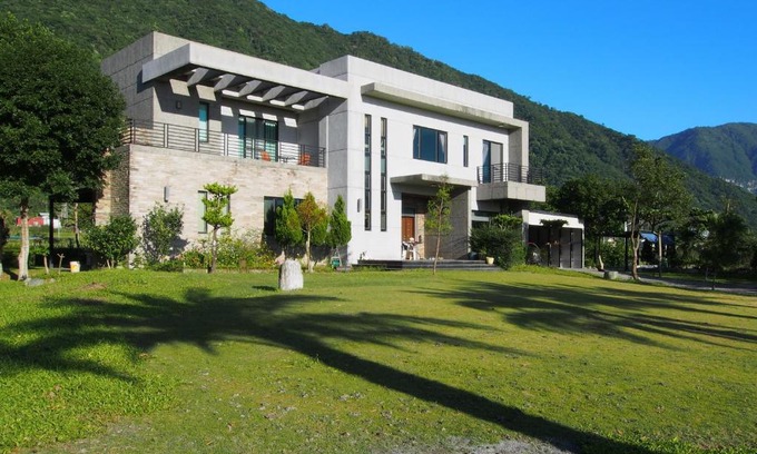 Xiulin House | Viasea B&B: Family-Friendly with Breakfast & High Ratings