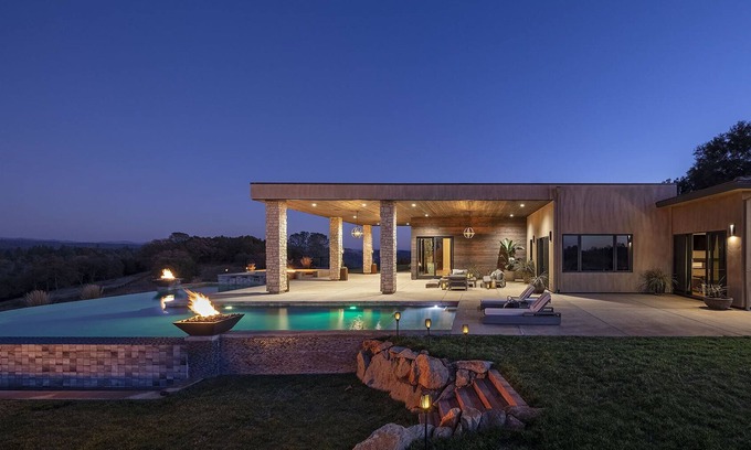 Cool House | Experience Unmatched Vibes at this Mountain Modern Oasis