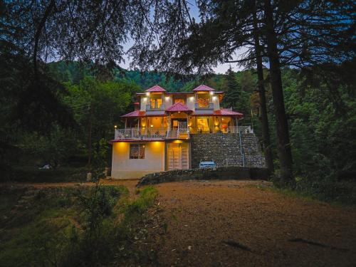 Gagar Villa | Vibhasa: A Scenic Villa with BBQ & Oceanfront Bliss