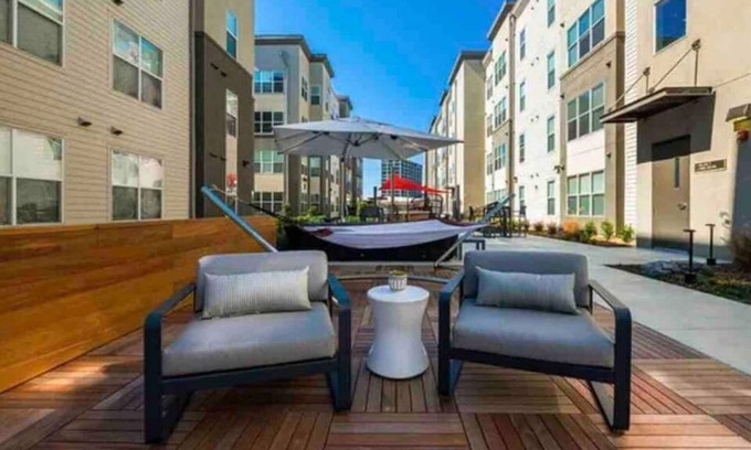 Northeast Dallas House | Inviting 2-Bedroom Rental with Pool & Lake Views Near SMU