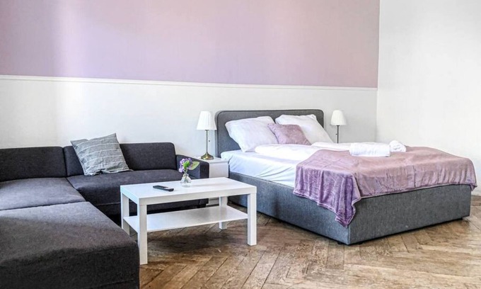 Wahring Apartment | Inviting 3BR Retreat near AKH Hospital - Ideal for Groups