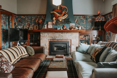 East Launceston House | Inviting Dual Retreat at Vagabond's Rest Rose Gold Hideaway