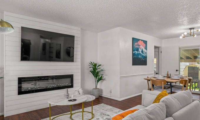 Pueblo House | Vibrant Family Home w. Gameroom