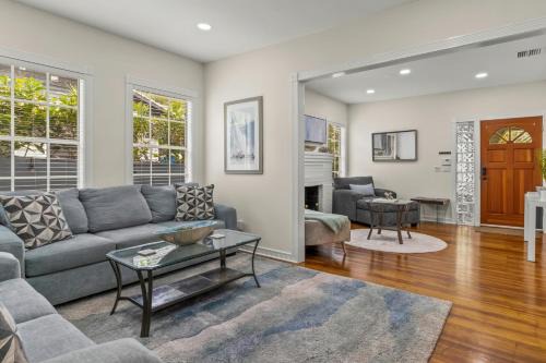 Grandview Heights House | Vibrant Oasis W Heated Pool 3 Units N Downtown