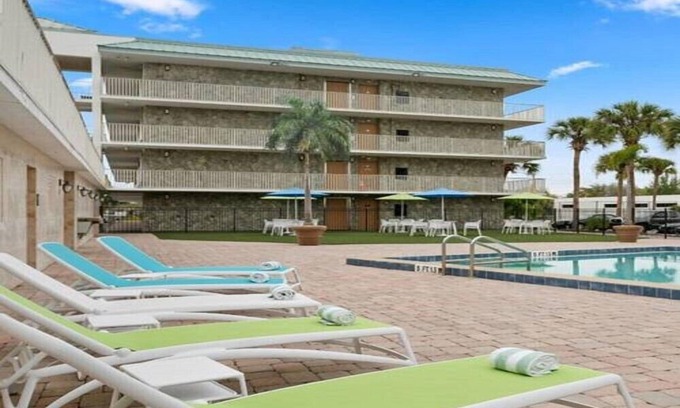 Historic Downtown Kissimmee Hotel | Vibrant Room with 2 Double Beds Near Attractions & Dining