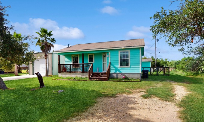 Rockport House | Charming Sea-Loving House with Patio & Pool near Goose Island