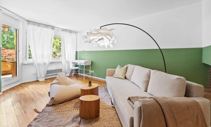 District 8 Apartment | Vibrant View: Sunlit Splendor with Family-Friendly Amenities