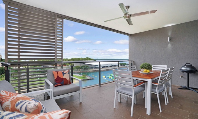 Darwin City Centre Apartment | Vibrant Waterfront Lagoon Views: walk to Cafes+BBQ