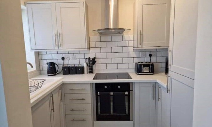 Birmingham Apartment | Convenient Stay at Vicarage Close with Free Parking