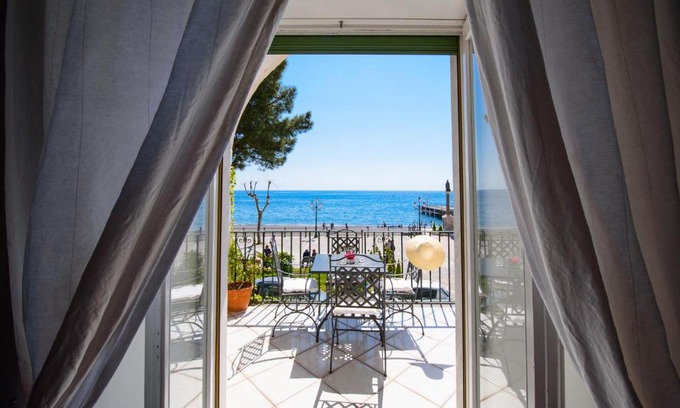 Minori Apartment | Pet-Friendly Vicaria: Oceanfront Retreat with High Ratings