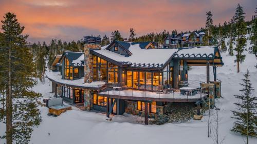 The Highlands House | Family-Friendly Retreat at Vickery's Vantage Awaits