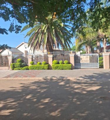 Mogwase Bed & Breakfast | Cozy Vicky B Bed and Breakfast with Family-Friendly Amenities