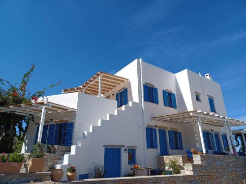 Aegiali Apartment | Family-Friendly Vicky's Studios: Your Ideal Getaway Spot