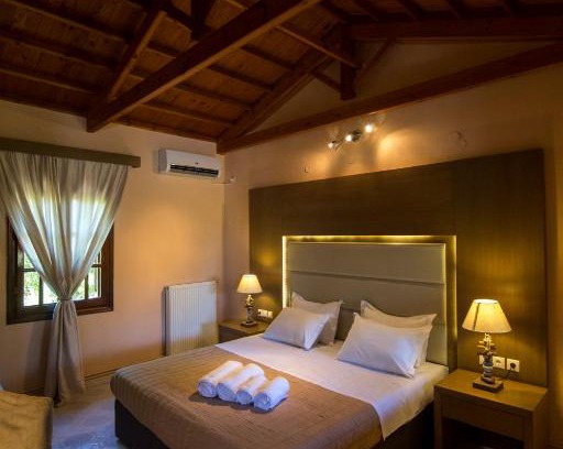 Skala Kallonis Apartment | Guest-Favorite Vicky Studios and Apartments for Families