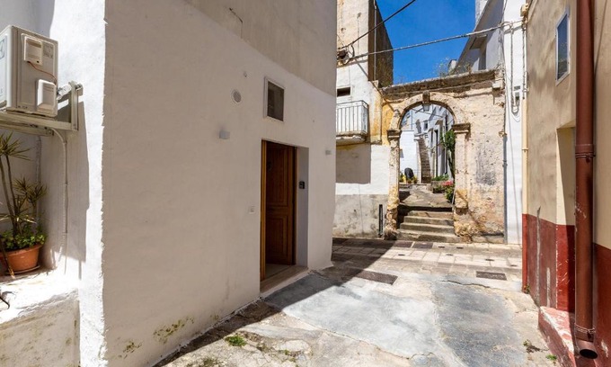 Tuglie Apartment | Pet-Friendly Vico dei Mille by BarbarHouse: 10/10 Rated Stay